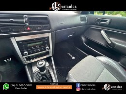 VOLKSWAGEN - GOLF - 2008/2009 - Preta - R$ 45.900,00