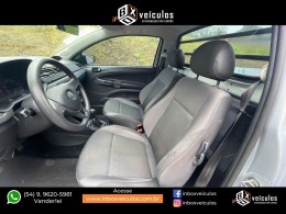 VOLKSWAGEN - SAVEIRO - 2021/2022 - Prata - R$ 64.900,00