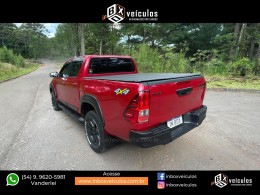 TOYOTA - HILUX - 2017/2017 - Vermelha - R$ 159.900,00