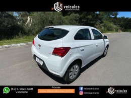 CHEVROLET - ONIX - 2017/2018 - Branca - R$ 54.900,00