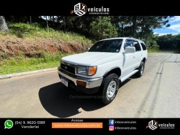 TOYOTA - HILUX SW4 - 1997/1998 - Branca - R$ 67.900,00