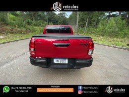 TOYOTA - HILUX - 2017/2017 - Vermelha - R$ 159.900,00