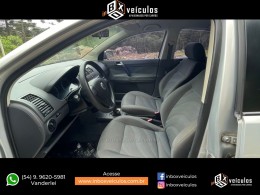 VOLKSWAGEN - POLO SEDAN - 2008/2009 - Preta - R$ 31.900,00