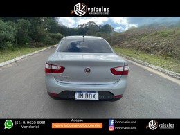 FIAT - SIENA - 2017/2018 - Prata - R$ 49.900,00