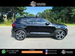 VOLVO - XC 40 - 2020/2021 - Preta - R$ 219.900,00