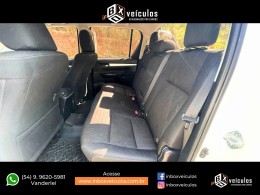 TOYOTA - HILUX - 2018/2019 - Branca - R$ 187.900,00