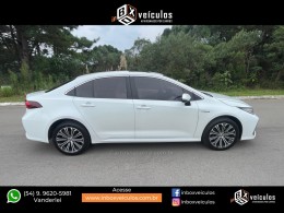 TOYOTA - COROLLA - 2022/2023 - Branca - R$ 156.900,00