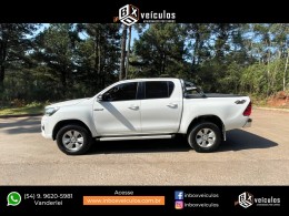 TOYOTA - HILUX - 2018/2019 - Branca - R$ 187.900,00