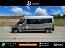 RENAULT - MASTER - 2013/2014 - Prata - R$ 155.900,00