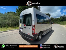 RENAULT - MASTER - 2013/2014 - Prata - R$ 155.900,00