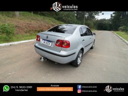 VOLKSWAGEN - POLO SEDAN - 2008/2009 - Preta - R$ 31.900,00