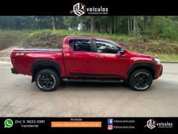 TOYOTA - HILUX - 2017/2017 - Vermelha - R$ 159.900,00