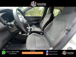 RENAULT - KWID - 2019/2020 - Branca - R$ 42.900,00