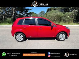 FORD - FIESTA - 2011/2012 - Vermelha - R$ 27.900,00