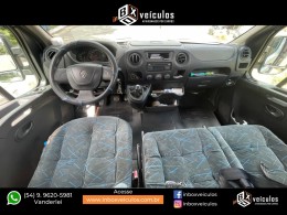 RENAULT - MASTER - 2013/2014 - Prata - R$ 155.900,00