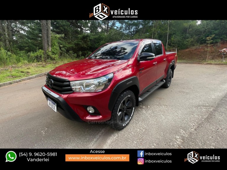 TOYOTA - HILUX - 2017/2017 - Vermelha - R$ 159.900,00