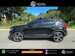 VOLVO - XC 40 - 2020/2021 - Preta - R$ 219.900,00