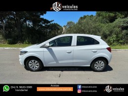 CHEVROLET - ONIX - 2017/2018 - Branca - R$ 54.900,00