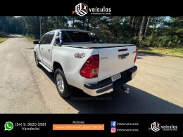 TOYOTA - HILUX - 2018/2019 - Branca - R$ 187.900,00