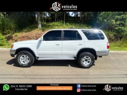 TOYOTA - HILUX SW4 - 1997/1998 - Branca - R$ 67.900,00