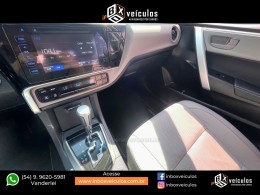 TOYOTA - COROLLA - 2018/2018 - Branca - R$ 99.900,00