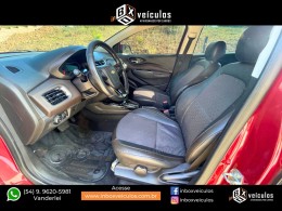 CHEVROLET - PRISMA - 2017/2018 - Vermelha - Sob Consulta