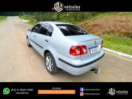 VOLKSWAGEN - POLO SEDAN - 2008/2009 - Preta - R$ 31.900,00