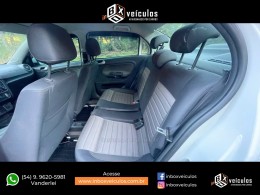 VOLKSWAGEN - VOYAGE - 2014/2014 - Branca - R$ 44.900,00