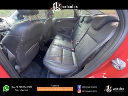 FORD - FOCUS - 2014/2015 - Vermelha - R$ 49.900,00