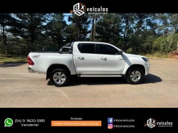 TOYOTA - HILUX - 2018/2019 - Branca - R$ 187.900,00