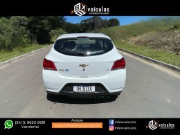 CHEVROLET - ONIX - 2017/2018 - Branca - R$ 54.900,00