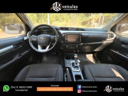 TOYOTA - HILUX - 2018/2019 - Branca - R$ 187.900,00