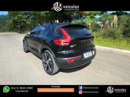 VOLVO - XC 40 - 2020/2021 - Preta - R$ 219.900,00