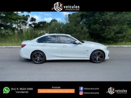 BMW - 330E - 2022/2022 - Branca - R$ 315.900,00