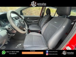 VOLKSWAGEN - CROSSFOX - 2011/2012 - Vermelha - R$ 43.900,00