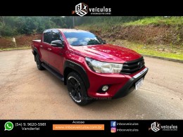 TOYOTA - HILUX - 2017/2017 - Vermelha - R$ 159.900,00