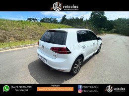 VOLKSWAGEN - GOLF - 2013/2014 - Branca - R$ 82.900,00