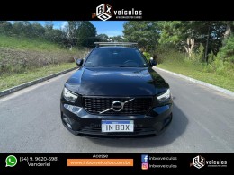 VOLVO - XC 40 - 2020/2021 - Preta - R$ 219.900,00