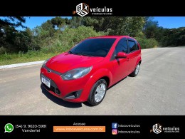 FORD - FIESTA - 2011/2012 - Vermelha - R$ 27.900,00