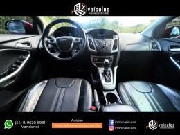 FORD - FOCUS - 2014/2015 - Vermelha - R$ 53.900,00