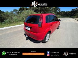 FORD - FIESTA - 2011/2012 - Vermelha - R$ 27.900,00