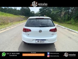 VOLKSWAGEN - GOLF - 2013/2014 - Branca - R$ 82.900,00