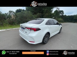 TOYOTA - COROLLA - 2022/2023 - Branca - R$ 156.900,00