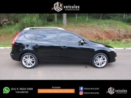 HYUNDAI - I30 CW - 2011/2012 - Preta - R$ 48.900,00