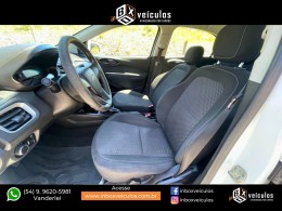 CHEVROLET - ONIX - 2017/2018 - Branca - R$ 54.900,00