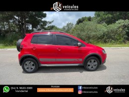 VOLKSWAGEN - CROSSFOX - 2011/2012 - Vermelha - R$ 43.900,00