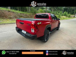 TOYOTA - HILUX - 2017/2017 - Vermelha - R$ 159.900,00