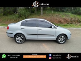 VOLKSWAGEN - POLO SEDAN - 2008/2009 - Preta - R$ 31.900,00