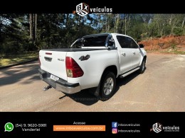 TOYOTA - HILUX - 2018/2019 - Branca - R$ 187.900,00