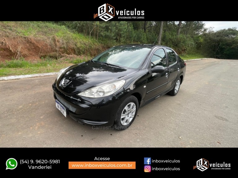 PEUGEOT - 207 - 2011/2012 - Preta - R$ 19.900,00